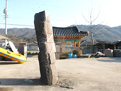 立石マウル（村）の立石