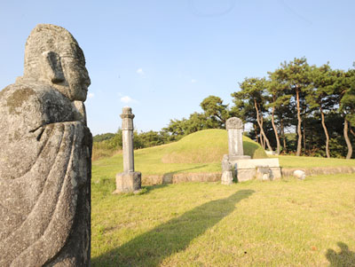梁松川墓域