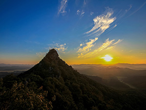 聳珍層巒(ヨンジンツンマン)